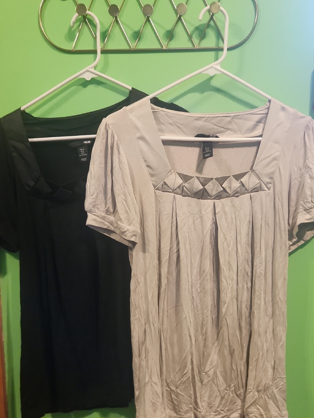 2 Geometric Shape Tops